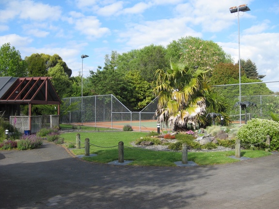 4 Kuirau Lodge back building and tennis court